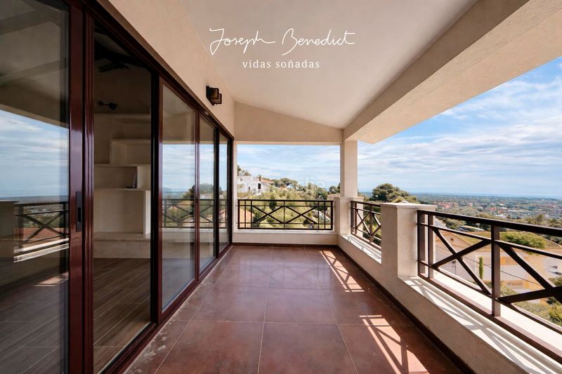 Foto 8ff1f445-2105-4ed7-881a-61595a89575f. Casa amb xemeneia calefacció aparcament piscina a Castelldefels