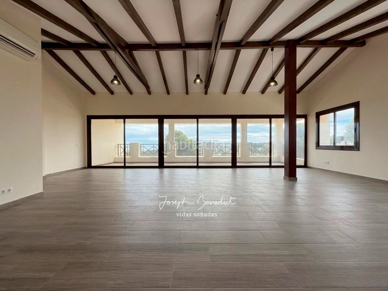 Foto 9d1528d7-b150-43cd-b168-45669957dab8. Casa amb xemeneia calefacció aparcament piscina a Castelldefels