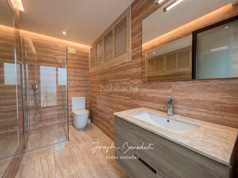 Foto a4483f01-61f6-40a4-8ad3-5dabc3c7a600. Casa amb xemeneia calefacció aparcament piscina a Castelldefels