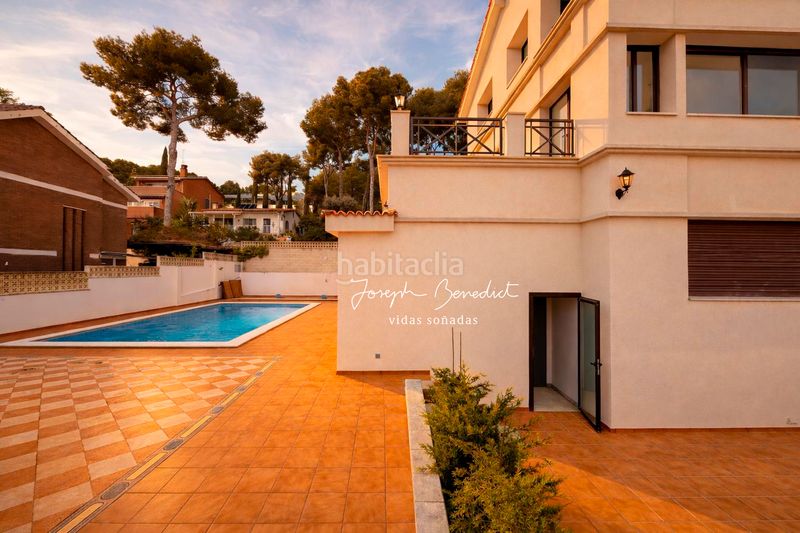 Foto b40803fe-908e-4a13-98a5-3c7592e33ad5. Casa amb xemeneia calefacció aparcament piscina a Castelldefels