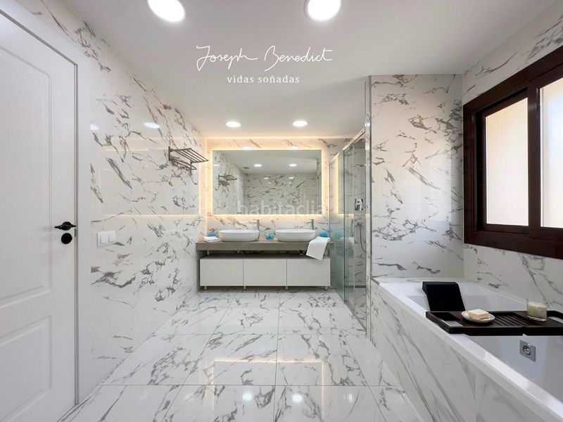 Foto b5a0e306-bf86-4a47-a133-54ca3a5c6773. Casa amb xemeneia calefacció aparcament piscina a Castelldefels