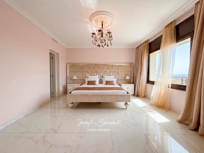 Foto b7e0f010-0559-4638-873f-64f562a800dd. Casa amb xemeneia calefacció aparcament piscina a Castelldefels