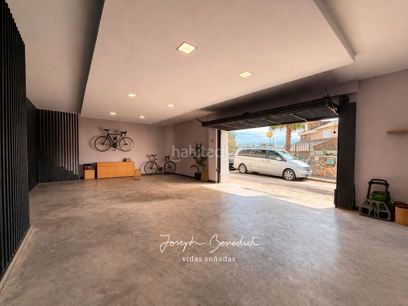 Foto c515ee37-50c0-4719-af3e-1e72074ca07e. Casa amb xemeneia calefacció aparcament piscina a Castelldefels