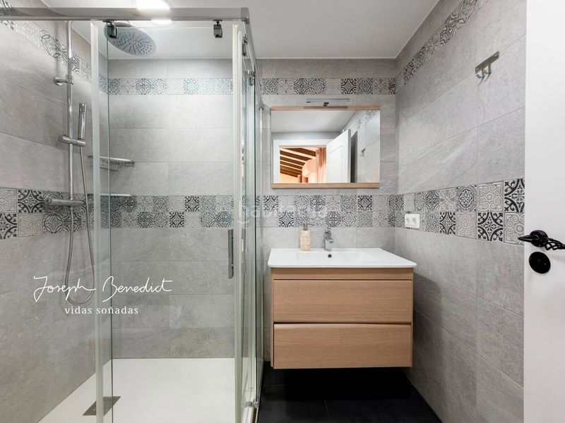 Foto caeac9a8-6070-4606-a0f1-53c134660a4f. Casa amb xemeneia calefacció aparcament piscina a Castelldefels