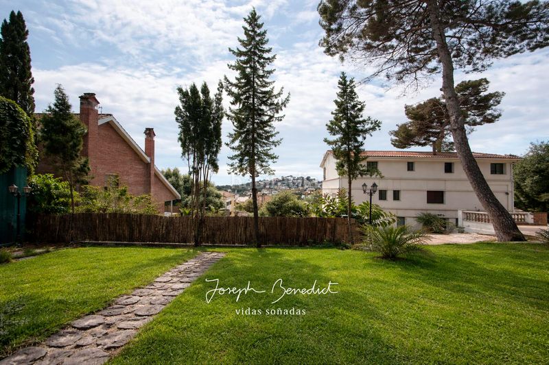 Foto e6be3aa7-a886-48b3-a960-f78c7233a0ba. Casa amb xemeneia calefacció aparcament piscina a Castelldefels