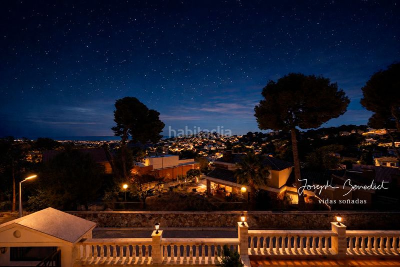 Foto f4c85b43-870f-4530-8f8d-cb35cbe42bec. Casa amb xemeneia calefacció aparcament piscina a Castelldefels