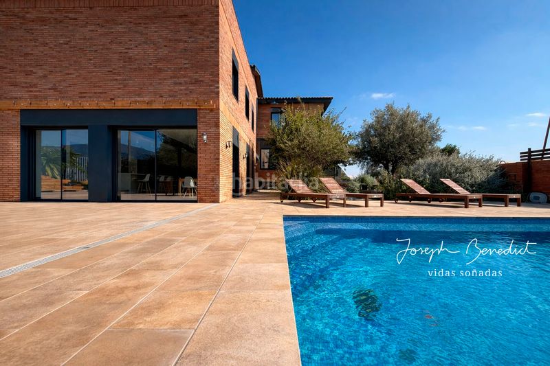 Foto 792d11a7-28d2-4691-be75-b8549c675d74. Casa amb calefacció piscina a Bruguers Gavà