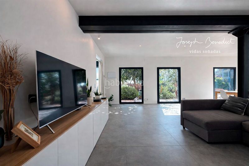 Foto a338092c-1e5a-483b-82e2-dfb002379273. Casa amb calefacció piscina a Bruguers Gavà