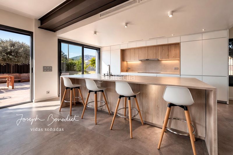 Foto b61dcae4-d0f7-441b-94e4-8e1e6e80cb1a. Casa amb calefacció piscina a Bruguers Gavà