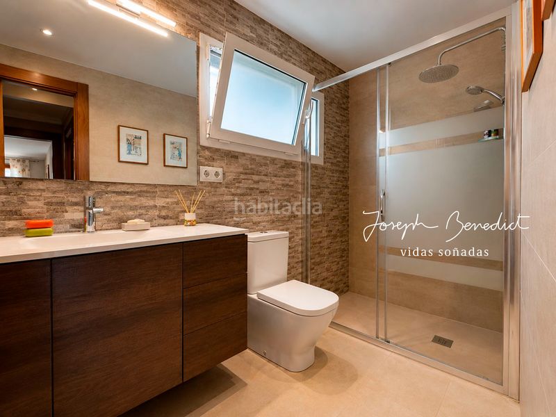 Foto afa115b9-b6ac-486d-844b-9c6055f5581f. Casa amb calefacció aparcament piscina a Can Roca Castelldefels