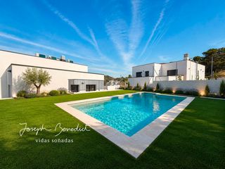 Casa a Segur de Calafell Nucli Urb�. Casa l�neas puras