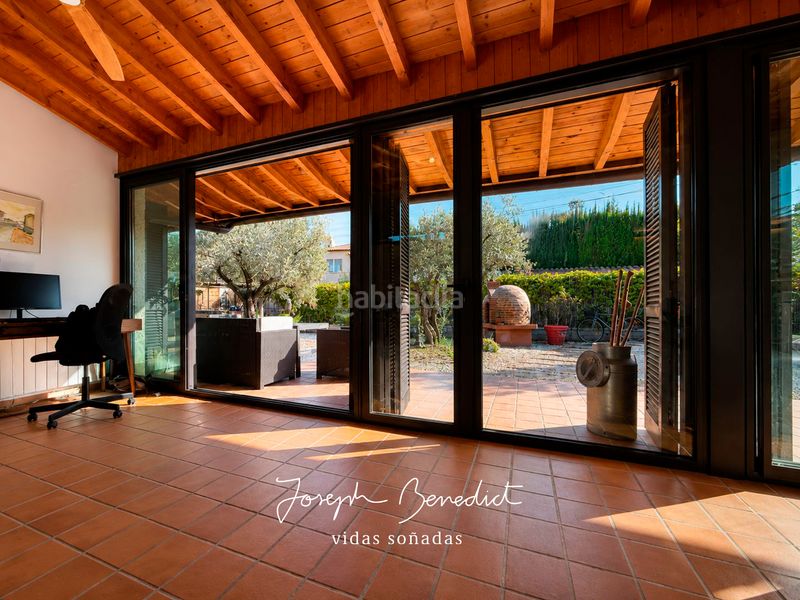 Foto 4db0869f-9a9b-4eaf-b387-7ed541233d91. Casa amb xemeneia calefacció aparcament piscina a Torrelles de Llobregat