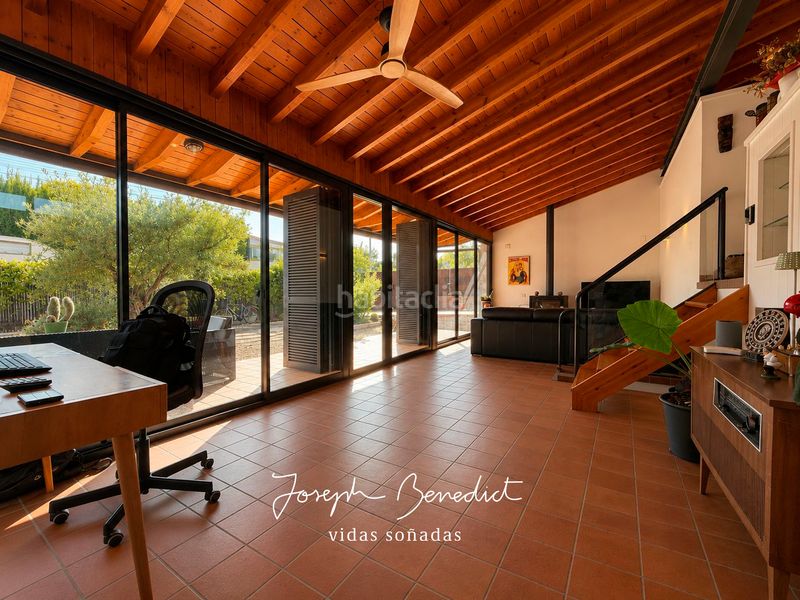 Foto 4dba5b58-4d8f-471a-bd69-0af8e39478e2. Casa amb xemeneia calefacció aparcament piscina a Torrelles de Llobregat