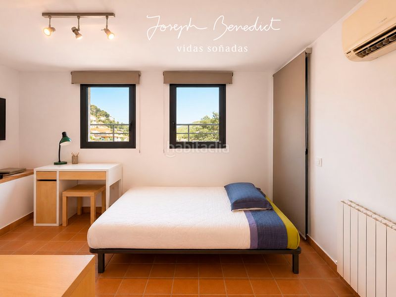 Foto 7467f9c1-5370-4b84-9f6c-a4752364b52d. Casa amb xemeneia calefacció aparcament piscina a Torrelles de Llobregat