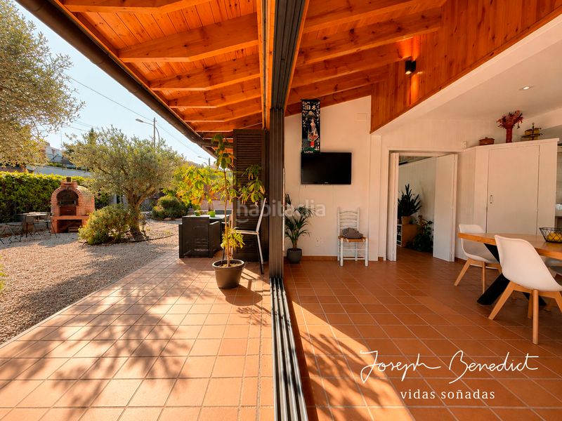 Foto 89f1230a-f972-448c-aca4-1ac8a264e2af. Casa amb xemeneia calefacció aparcament piscina a Torrelles de Llobregat