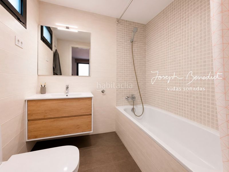 Foto a7dd15cd-355c-4008-a0e6-a686097f274e. Casa amb xemeneia calefacció aparcament piscina a Torrelles de Llobregat