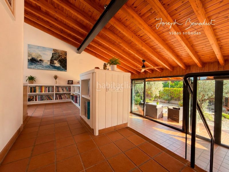 Foto b68e08e3-303a-4ce4-b29e-d9a07c429369. Casa amb xemeneia calefacció aparcament piscina a Torrelles de Llobregat