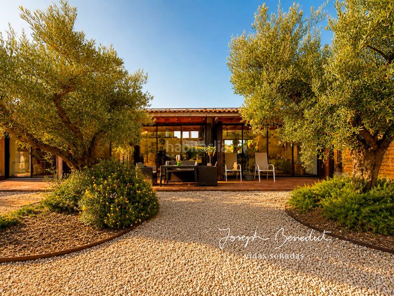 Foto c0f348eb-f267-4098-972e-aa872c1c6a35. Casa amb xemeneia calefacció aparcament piscina a Torrelles de Llobregat