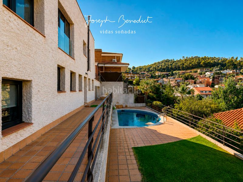 Foto c2db9e62-6e7e-4994-bda3-34deea9c6c47. Casa amb xemeneia calefacció aparcament piscina a Torrelles de Llobregat