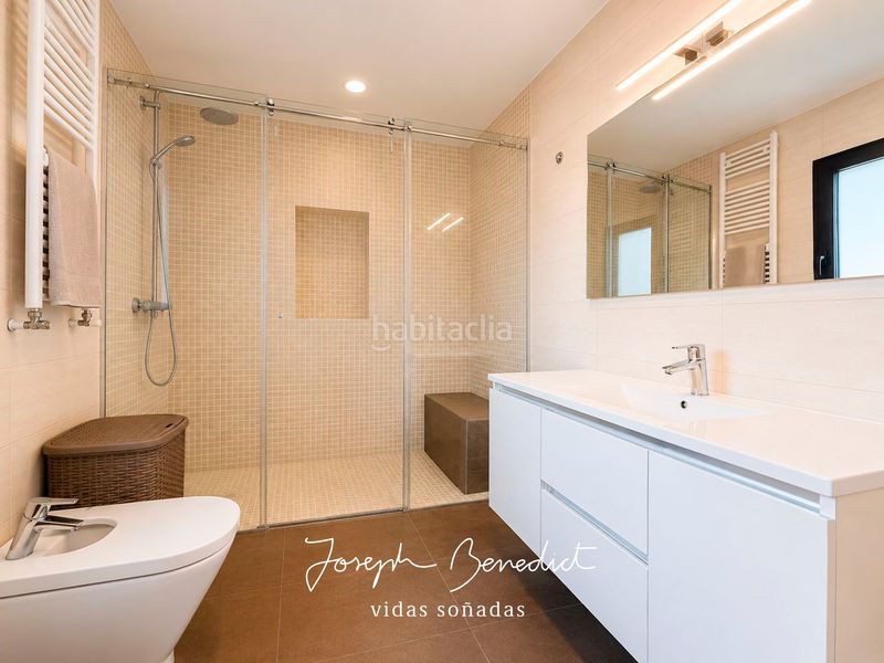 Foto cd1ce65c-36e8-4e86-9c50-c7833eb491d8. Casa amb xemeneia calefacció aparcament piscina a Torrelles de Llobregat