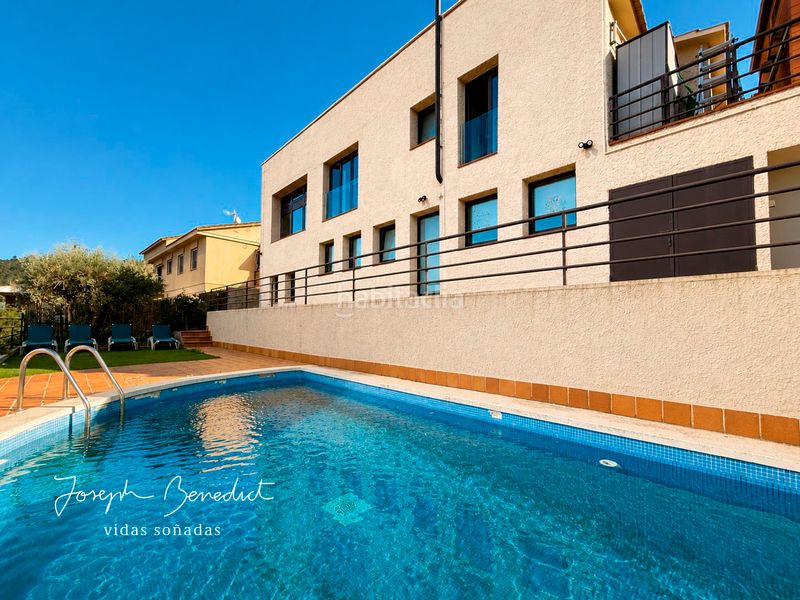 Foto de4b507f-799e-4251-a55d-443d4d7e0d46. Casa amb xemeneia calefacció aparcament piscina a Torrelles de Llobregat