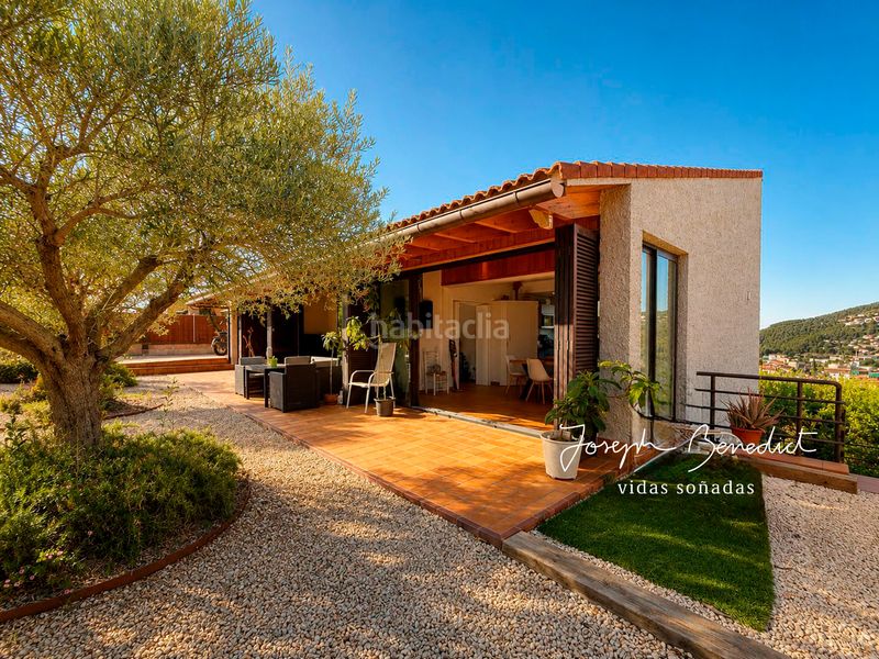 Foto e6a28c55-2554-4965-a383-e7ab81492edf. Casa amb xemeneia calefacció aparcament piscina a Torrelles de Llobregat