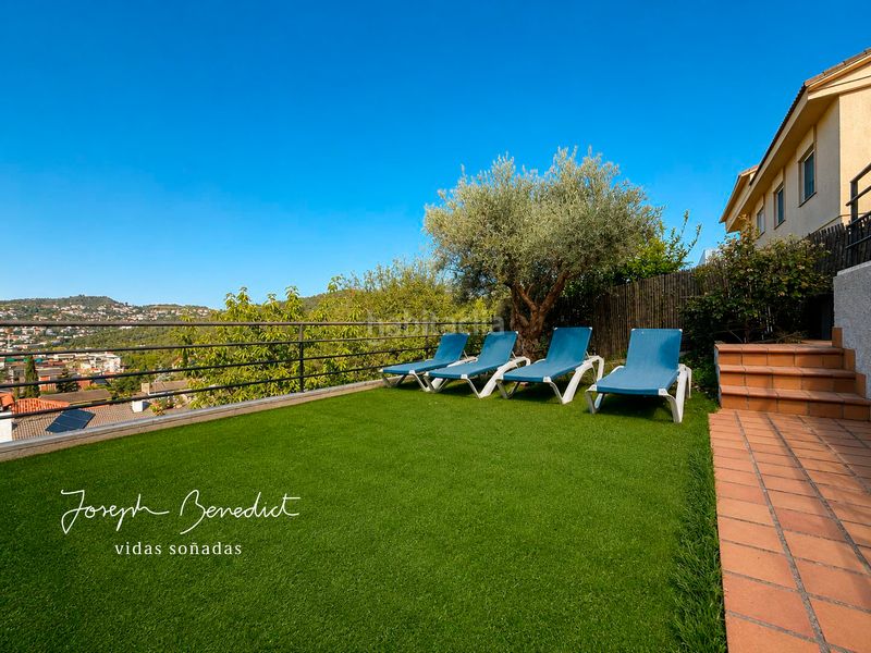 Foto f3c69574-534b-477c-bf8d-e83182a0c7be. Casa amb xemeneia calefacció aparcament piscina a Torrelles de Llobregat