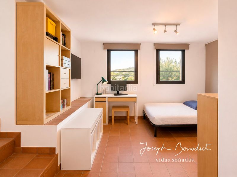 Foto f6ad9dad-cbb4-4220-a5bb-160a1360ea50. Casa amb xemeneia calefacció aparcament piscina a Torrelles de Llobregat