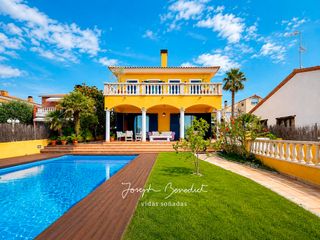 Casa a Calafell Residencial. La villa indiana