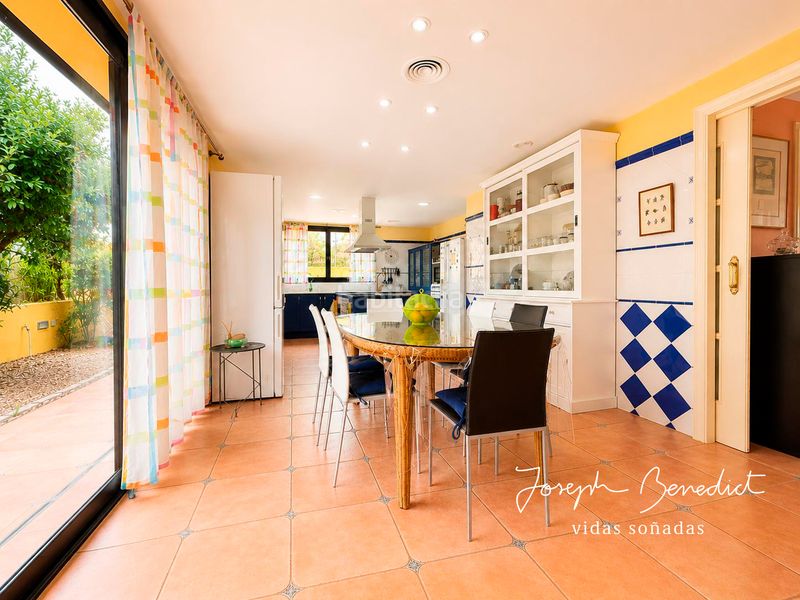 Foto ad609f92-739e-4bed-b656-61d3f39528cf. Casa amb xemeneia calefacció aparcament piscina a Calafell