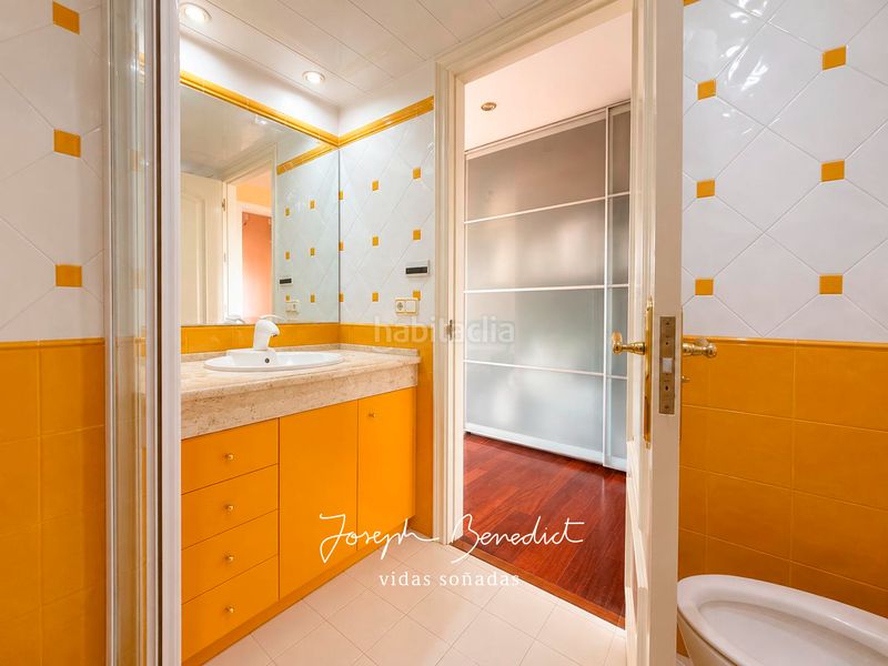 Foto cc5a48e5-ccb1-4854-a240-3d7bc08baf92. Casa amb xemeneia calefacció aparcament piscina a Calafell