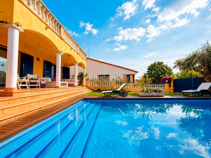 Foto d7cf27f5-d287-45e7-8df0-b4c41aae8970. Casa amb xemeneia calefacció aparcament piscina a Calafell