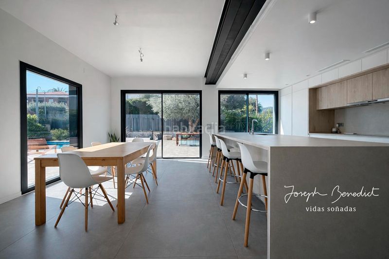 Foto de1a2e54-3282-4060-9b6b-bcfaba8d1fa9. Casa amb xemeneia calefacció aparcament piscina a Castelldefels