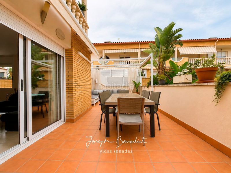 Foto 2f4a1821-d359-4447-90ee-d66e7fe7b6ea. Casa amb calefacció aparcament piscina a Cunit residencial Cunit