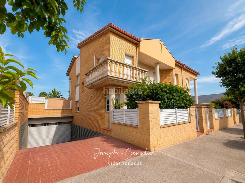 Foto a99f92cf-fab0-4360-8440-575a5d9a5292. Casa amb calefacció aparcament piscina a Cunit residencial Cunit