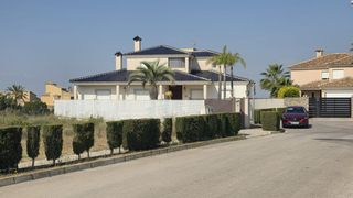 Chalet in Altorreal - El Chorrico. Excepcional chalet con vistas al campo de golf de altorreal