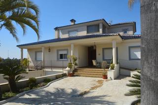 Chalet à Altorreal - El Chorrico. Excepcional chalet con vistas al campo de golf de altorreal