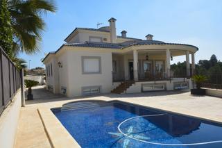Xalet a Altorreal - El Chorrico. Excepcional chalet con vistas al campo de golf de altorreal