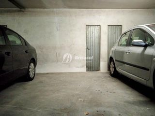 Parking coche  Calle alt camp. Hospitalet de linfant  parking y trastero en venta en el centro