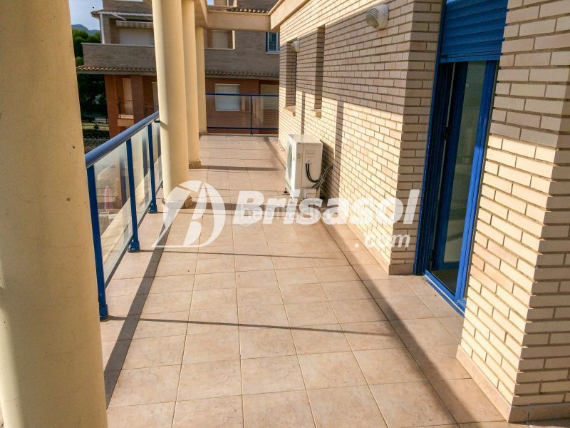 Foto 8961c157-2de9-405c-b998-bdfb8f9c55d2. Àtic amb aparcament a Passeig Marítim Miami Platja