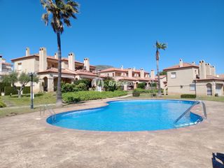 Casa a schiera in El Casalot. Casa adosada con licencia turística en zona tranquila en miami p