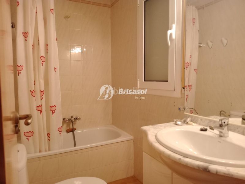 Foto 2f0be181-5574-46ba-be2b-43f2b7b2b083. Casa amb calefacció aparcament a Centre Miami Platja