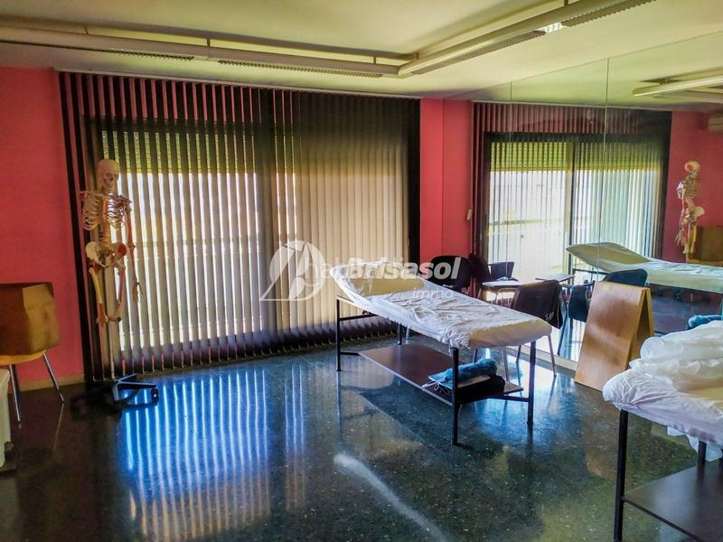 Foto 3696420a-dc09-4c61-afe4-18a29fa83dcb. Local comercial local de 160 m2 en avenida del presidente lluís companys en Tarragona