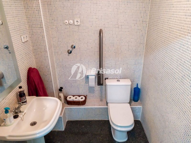 Foto 4a9ef216-7d7a-4c87-a727-f255f26929d5. Local comercial a Nou Eixample Nord Tarragona