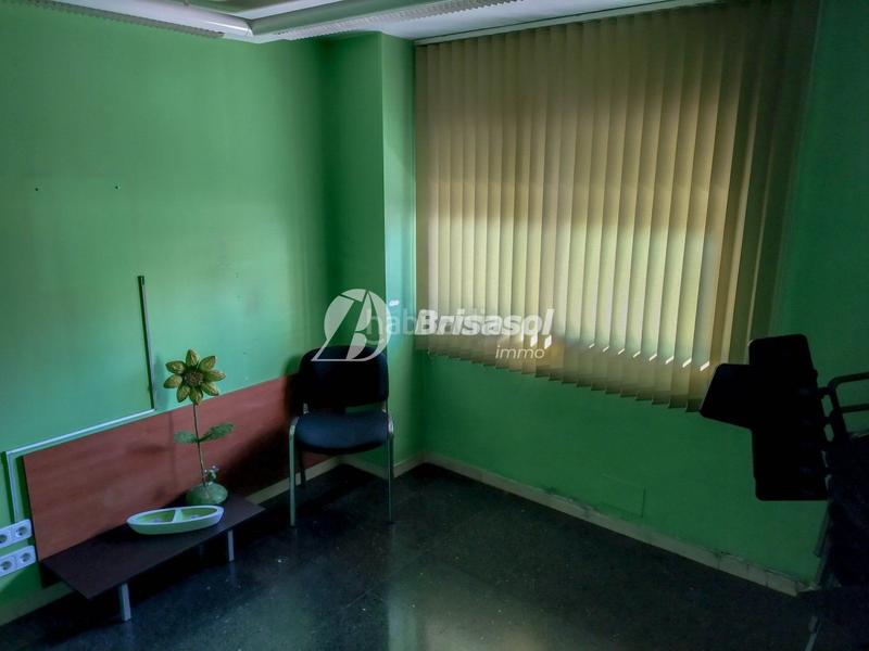 Foto c5ac5b09-0be3-429d-b251-4379b0e8f2c1. Local comercial local de 160 m2 en avenida del presidente lluís companys en Tarragona