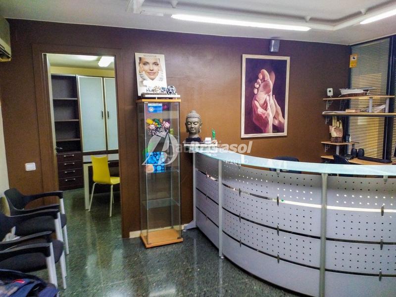 Foto c69dacb9-9030-48e7-afec-7ad5106189f4. Local comercial local de 160 m2 en avenida del presidente lluís companys en Tarragona