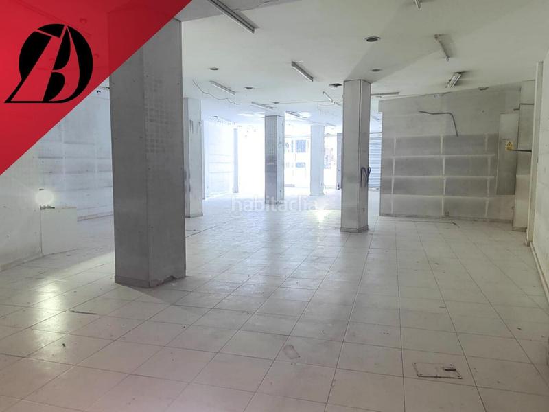 Foto 0b6a94ee-02ee-4ecc-a7b8-cbf3882c29de. Local comercial amplio local comercial en el centro. en Tarragona