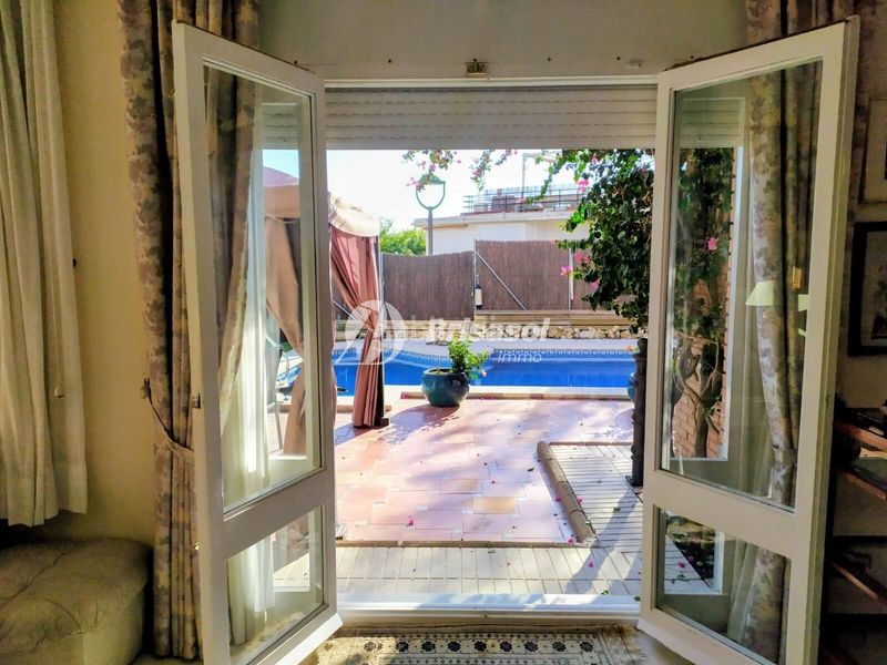 Foto 241f2d0b-c717-4aae-9bac-26bbf1ad7ee2. Casa amb aparcament piscina a Urbanitzacions de Llevant Tarragona