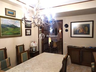 Etagenwohnung in Barris Marítims. Amplitud y elegancia clásica junto al centro.