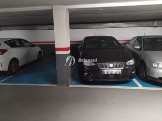 Autoparkplatz in Nou Eixample Sud. Plaza de parking en el centro de tarragona